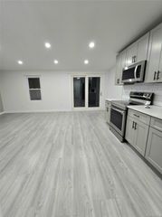 132 Roosevelt Avenue, Valley Stream, NY 11581