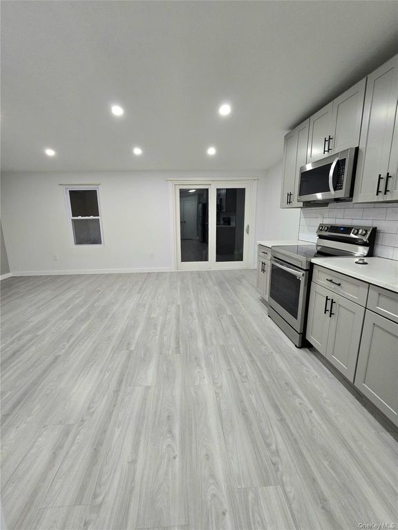 132 Roosevelt Avenue, Valley Stream, NY 11581