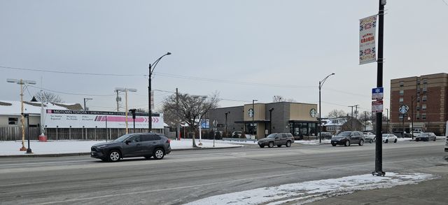 4755 W Diversey Avenue, Chicago, IL 60639