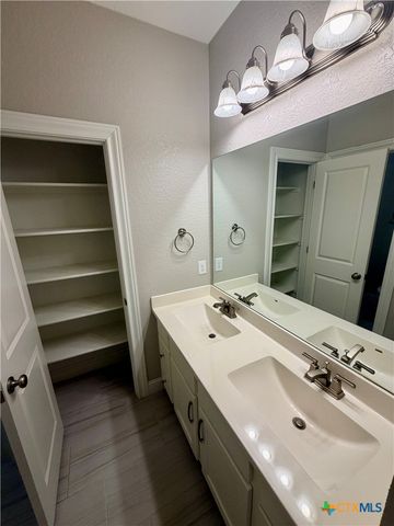 1404 Pioneer Drive, New Braunfels, TX 78132