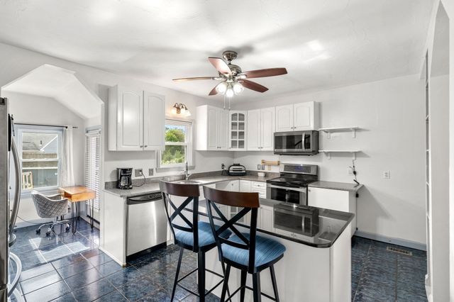 24 Lakeview Ave, Taunton, MA 02780