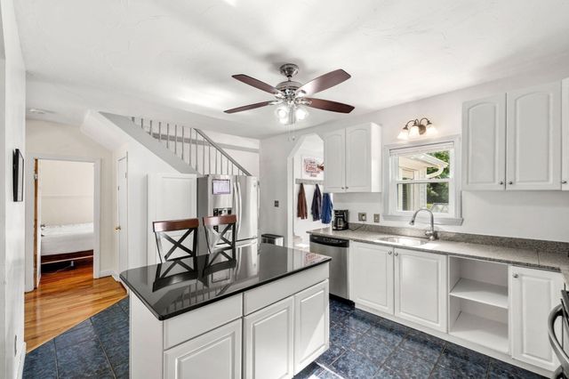 24 Lakeview Ave, Taunton, MA 02780