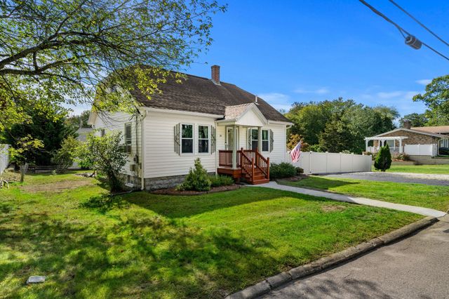 24 Lakeview Ave, Taunton, MA 02780