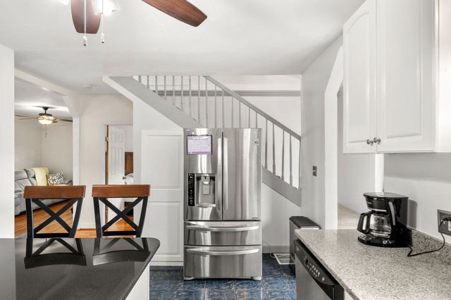 24 Lakeview Ave, Taunton, MA 02780