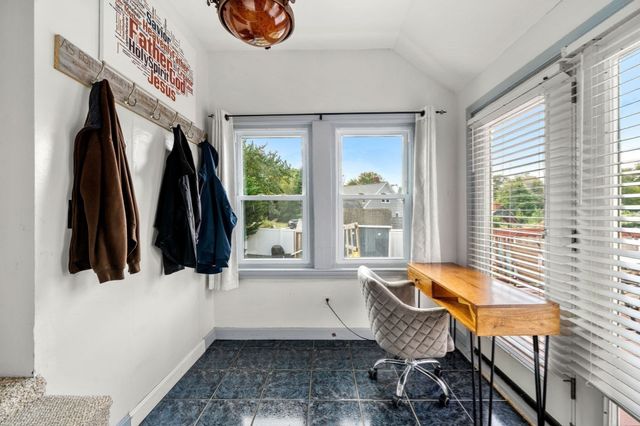 24 Lakeview Ave, Taunton, MA 02780