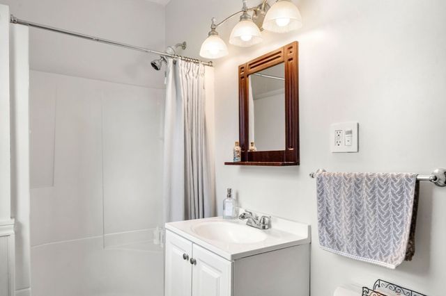 24 Lakeview Ave, Taunton, MA 02780