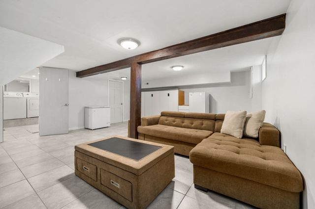 24 Lakeview Ave, Taunton, MA 02780