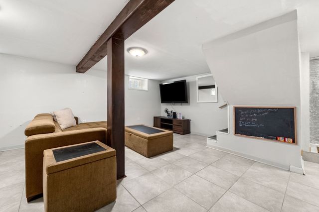 24 Lakeview Ave, Taunton, MA 02780