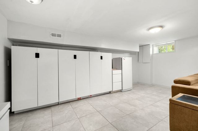24 Lakeview Ave, Taunton, MA 02780