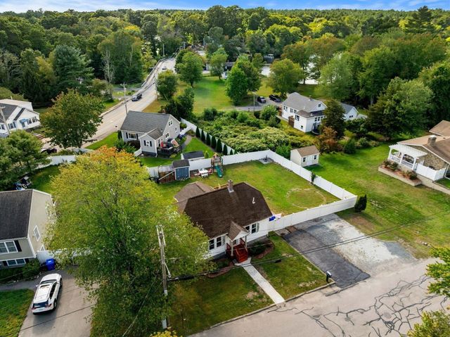 24 Lakeview Ave, Taunton, MA 02780
