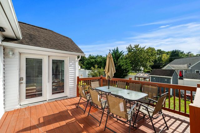 24 Lakeview Ave, Taunton, MA 02780