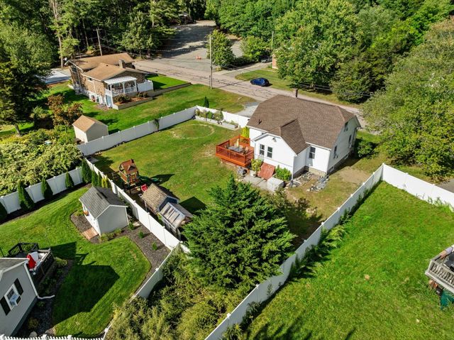 24 Lakeview Ave, Taunton, MA 02780
