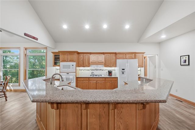 40 Twin Peak Drive, Holiday Island, AR 72631