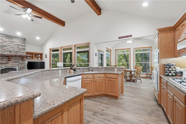 40 Twin Peak Drive, Holiday Island, AR 72631
