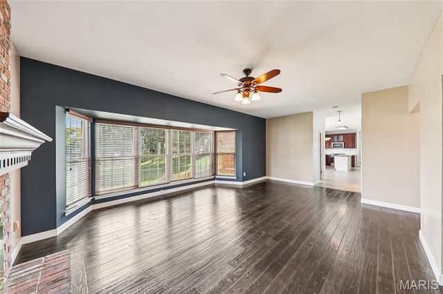 826 Crosswood Court, St Louis, MO 63129