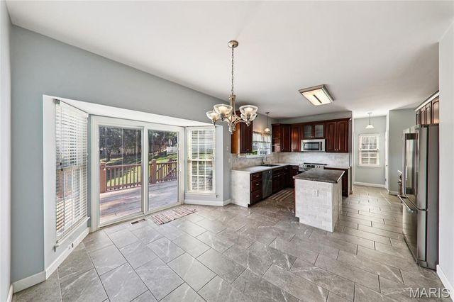 826 Crosswood Court, St Louis, MO 63129