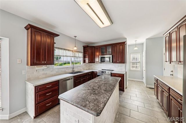 826 Crosswood Court, St Louis, MO 63129