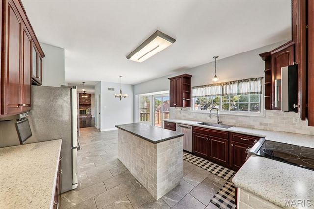 826 Crosswood Court, St Louis, MO 63129