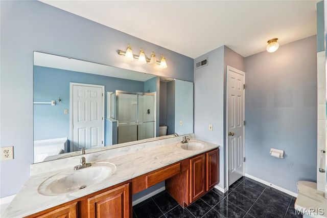 826 Crosswood Court, St Louis, MO 63129