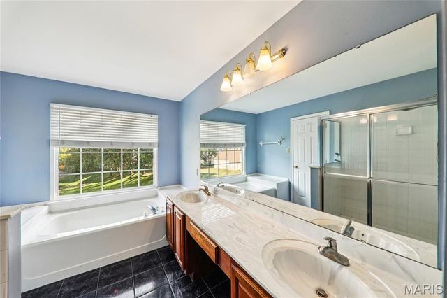 826 Crosswood Court, St Louis, MO 63129