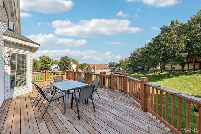 826 Crosswood Court, St Louis, MO 63129