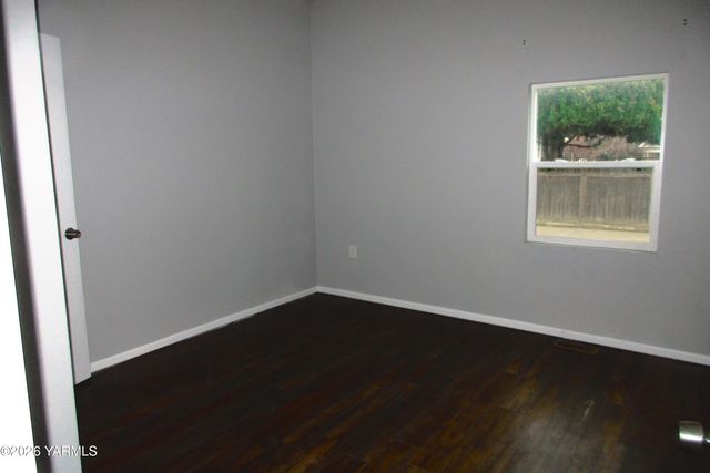 208 N Alder St, Toppenish, WA 98948