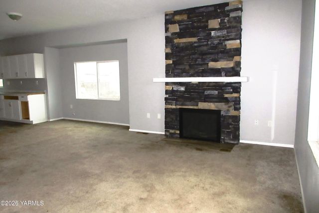 208 N Alder St, Toppenish, WA 98948