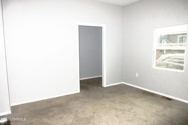 208 N Alder St, Toppenish, WA 98948