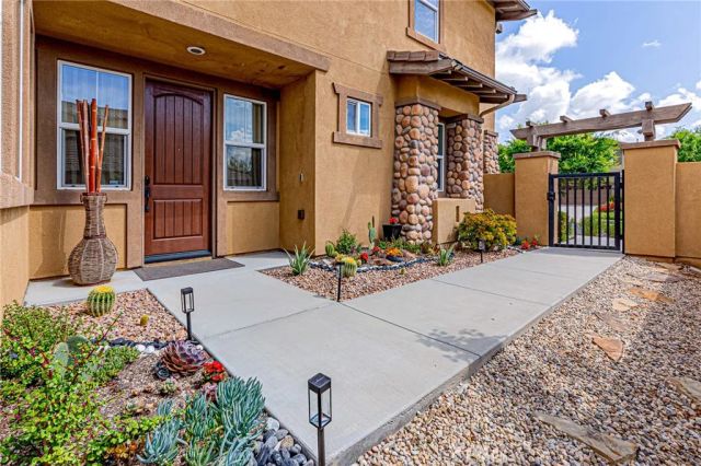 28633 Farrier, Valencia, CA 91354