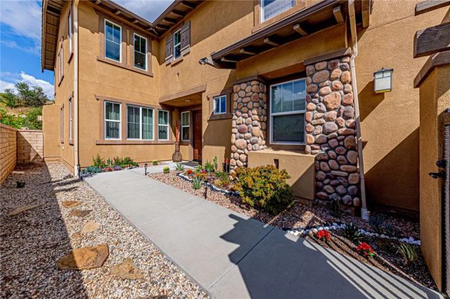 28633 Farrier, Valencia, CA 91354