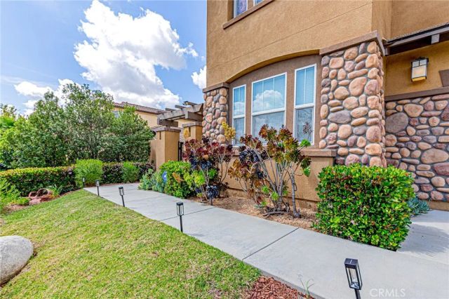 28633 Farrier, Valencia, CA 91354