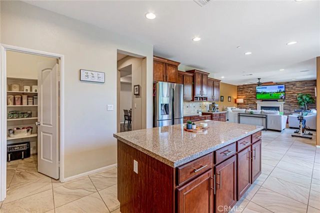 28633 Farrier, Valencia, CA 91354