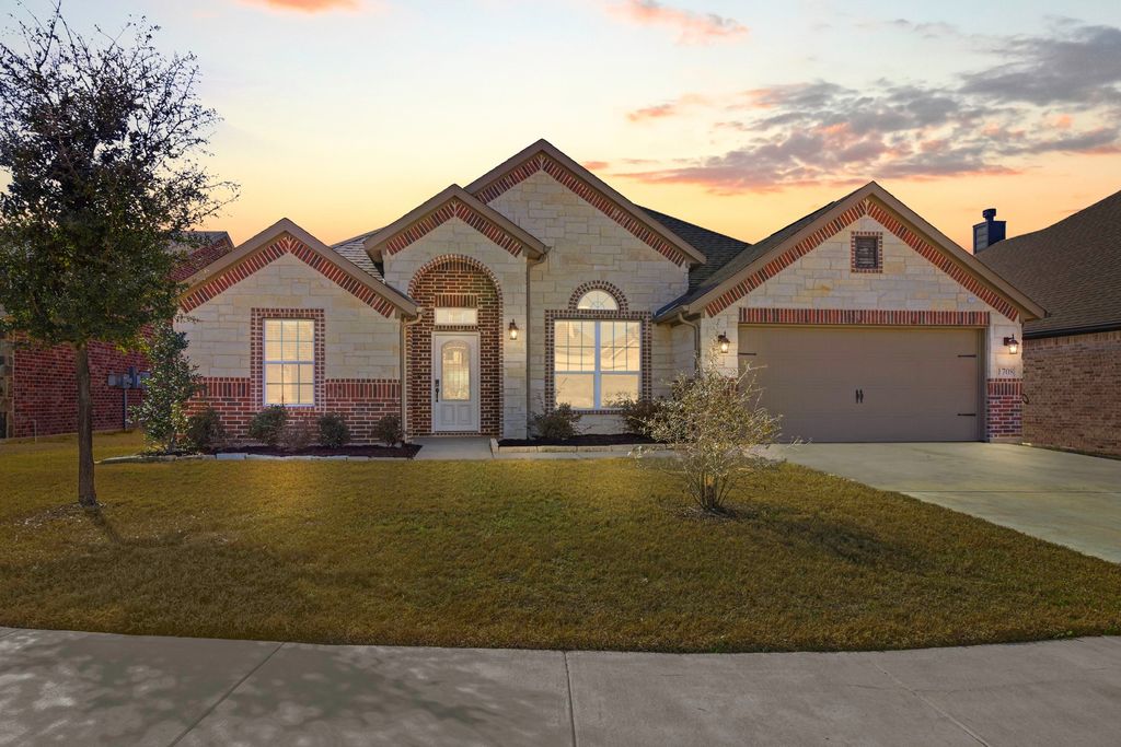 1708 Stanchion Court, Weatherford, TX 76087
