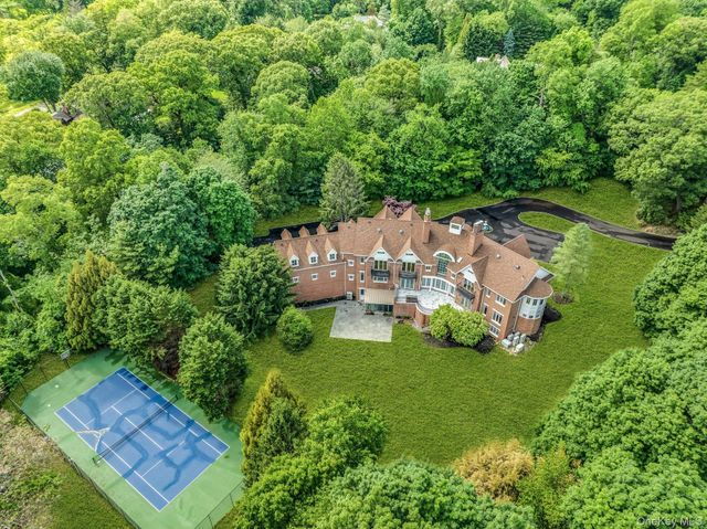 12 Saddle Ridge Road, Old Westbury, NY 11568