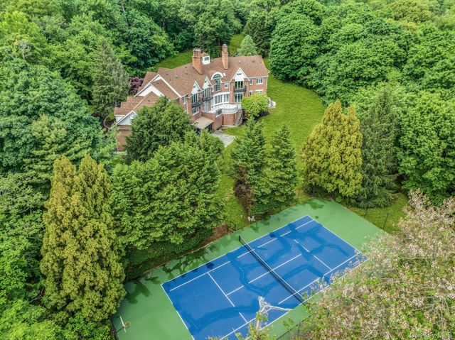 12 Saddle Ridge Road, Old Westbury, NY 11568
