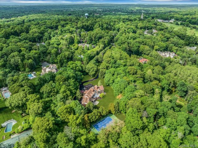 12 Saddle Ridge Road, Old Westbury, NY 11568