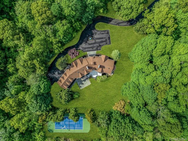 12 Saddle Ridge Road, Old Westbury, NY 11568