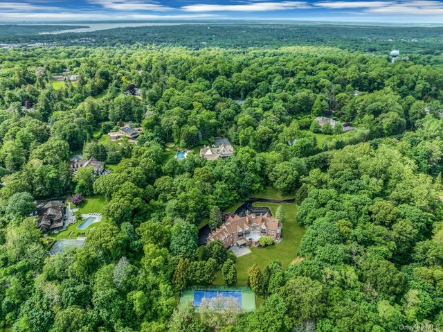 12 Saddle Ridge Road, Old Westbury, NY 11568