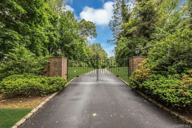 12 Saddle Ridge Road, Old Westbury, NY 11568