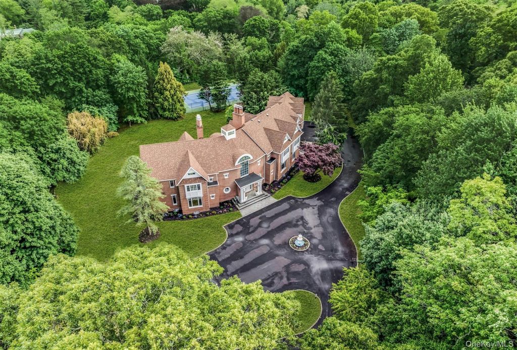 12 Saddle Ridge Road, Old Westbury, NY 11568