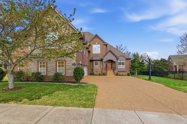 805 Queen Annes Ct, Nolensville, TN 37135