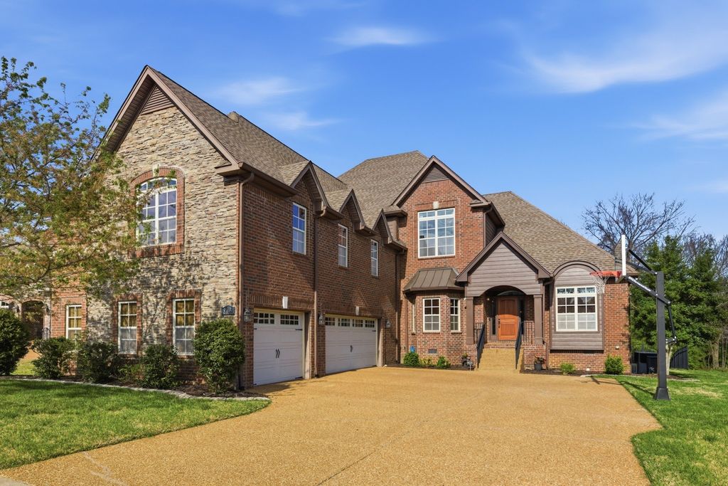 805 Queen Annes Ct, Nolensville, TN 37135