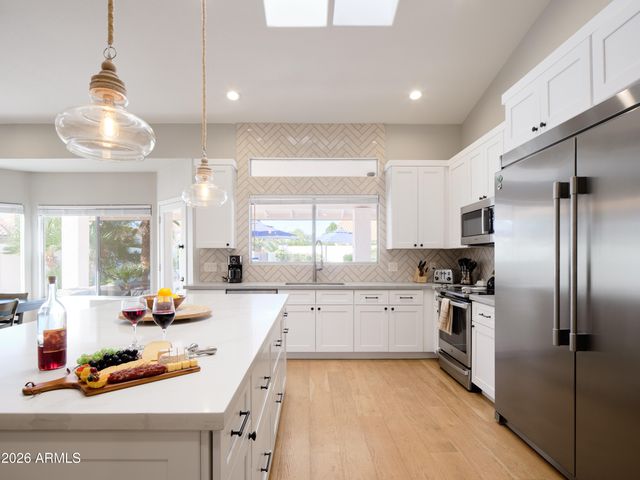 5612 E GRANDVIEW Road, Scottsdale, AZ 85254