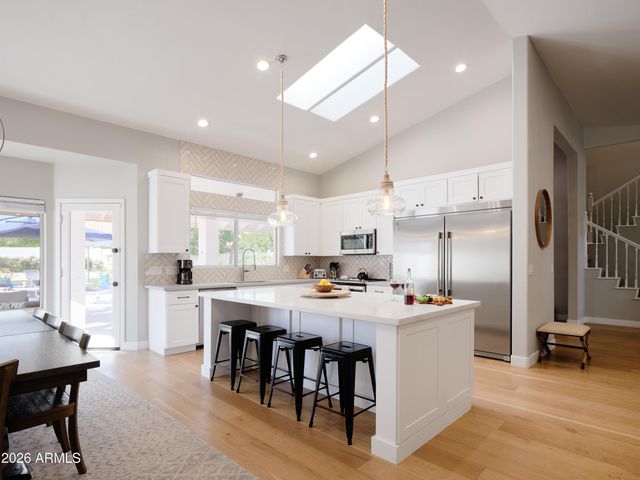 5612 E GRANDVIEW Road, Scottsdale, AZ 85254