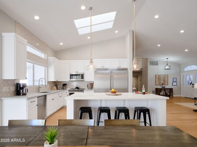 5612 E GRANDVIEW Road, Scottsdale, AZ 85254