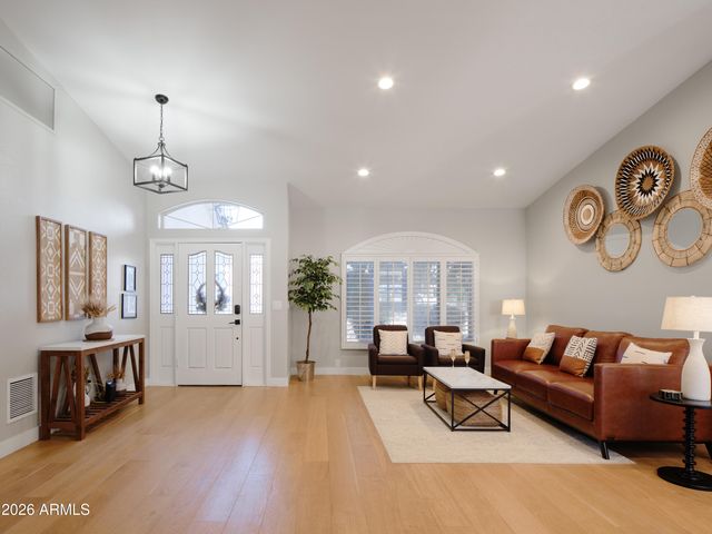 5612 E GRANDVIEW Road, Scottsdale, AZ 85254