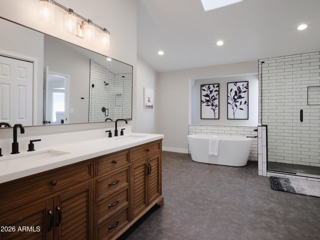 5612 E GRANDVIEW Road, Scottsdale, AZ 85254