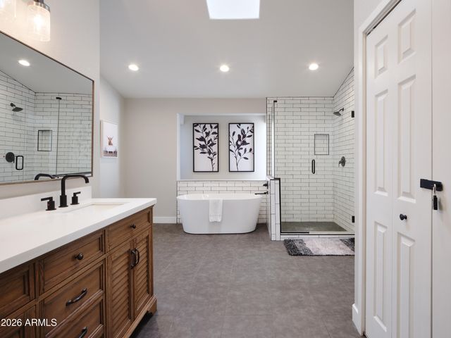 5612 E GRANDVIEW Road, Scottsdale, AZ 85254