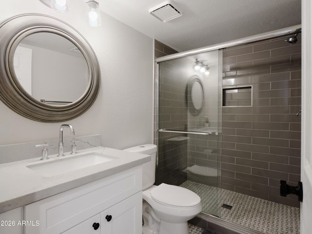 5612 E GRANDVIEW Road, Scottsdale, AZ 85254