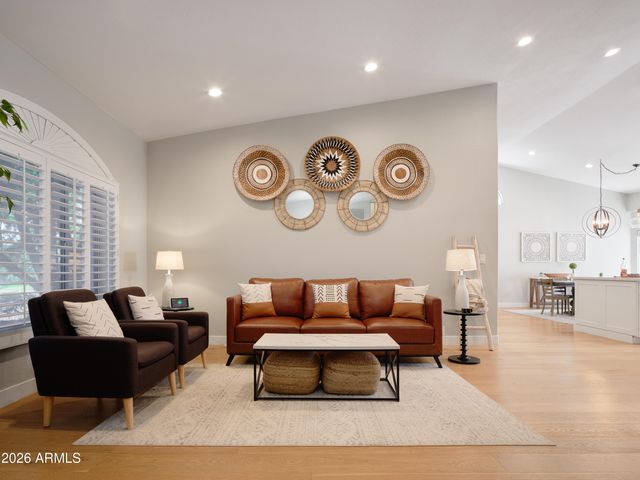 5612 E GRANDVIEW Road, Scottsdale, AZ 85254